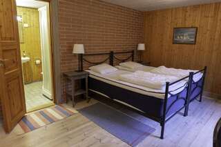 Гостевой дом Gyttja Västergårds Lillandet Двухместный номер с 1 кроватью и собственной ванной комнатой-1
